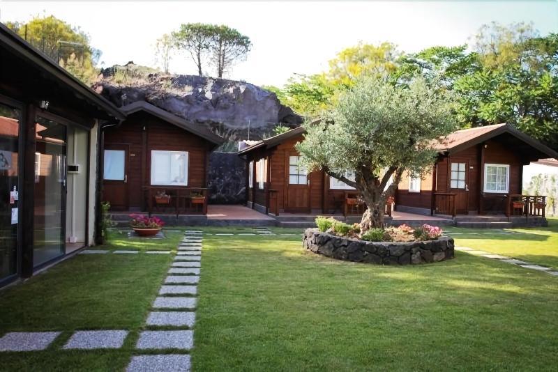Etna Hut Bed and Breakfast Nicolosi Εξωτερικό φωτογραφία